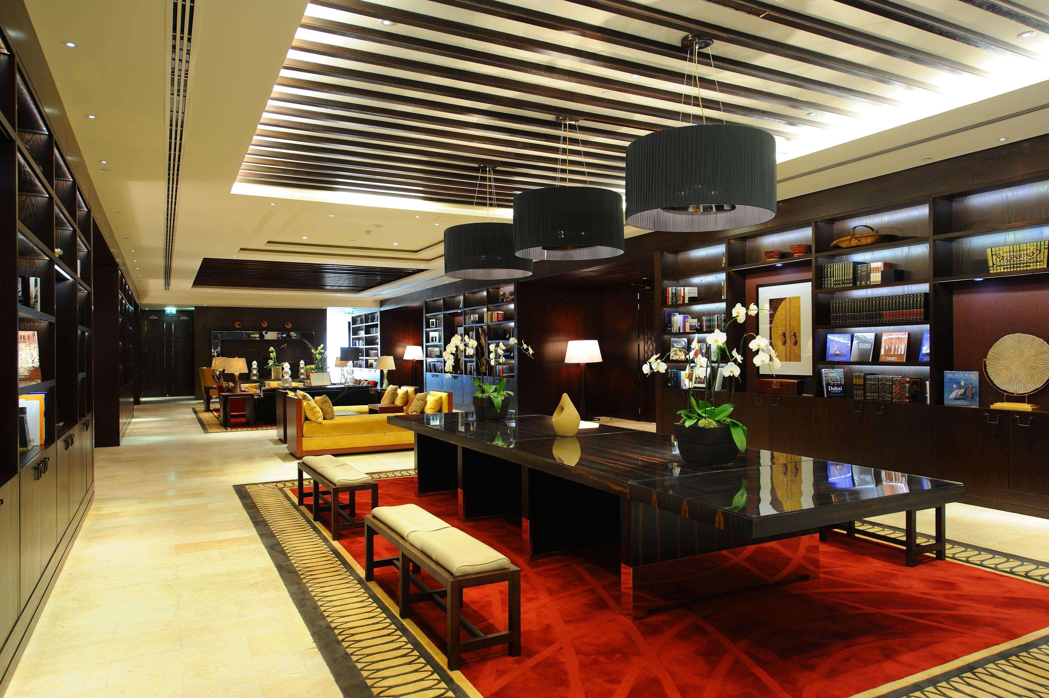 Hotel Raffles Dubai Interno foto The library at the Conrad Dubai