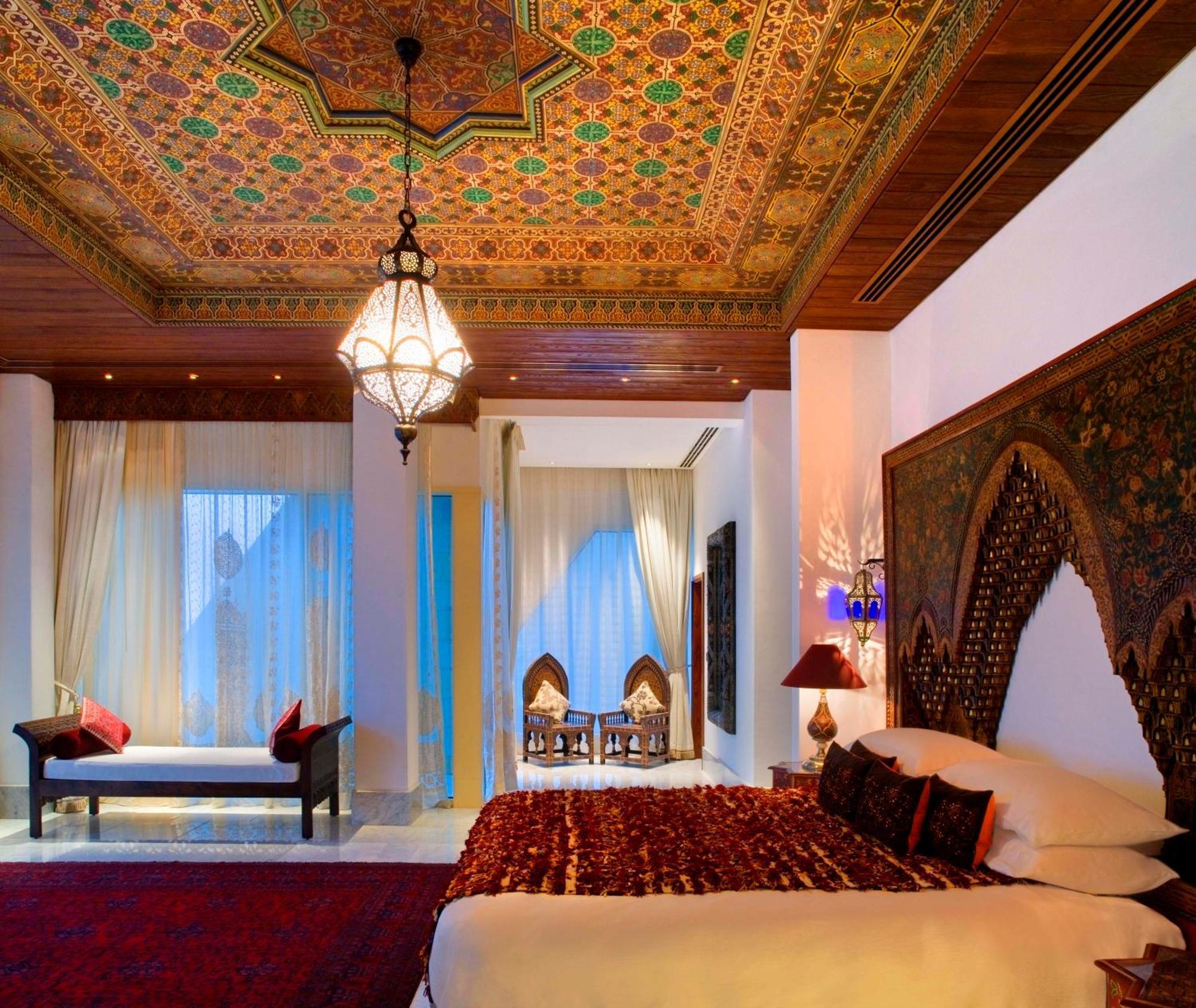 Hotel Raffles Dubai Esterno foto A bedroom at the Jumeirah Emirates Towers Hotel