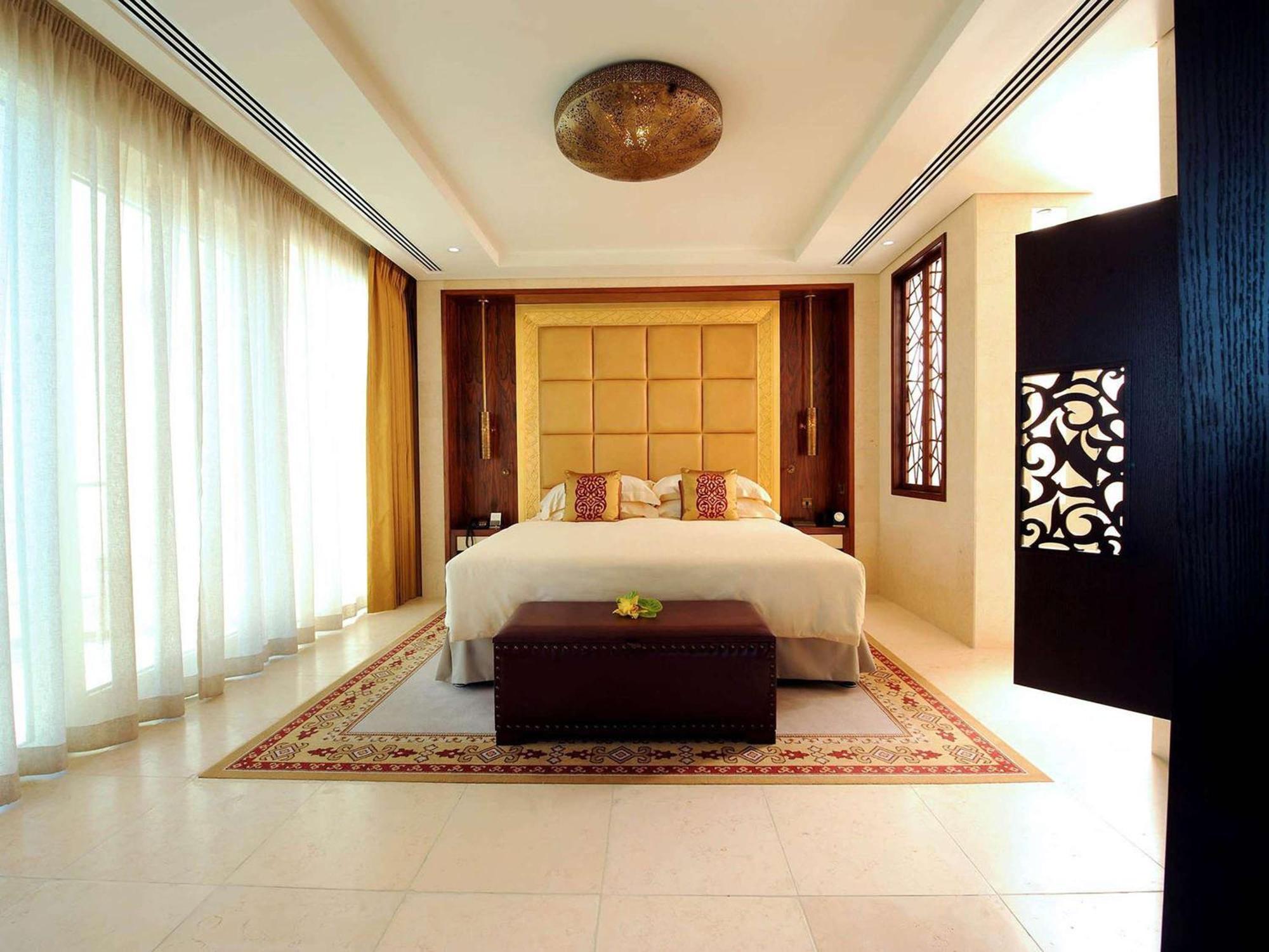 Hotel Raffles Dubai Esterno foto A bedroom at the Jumeirah Emirates Towers Hotel