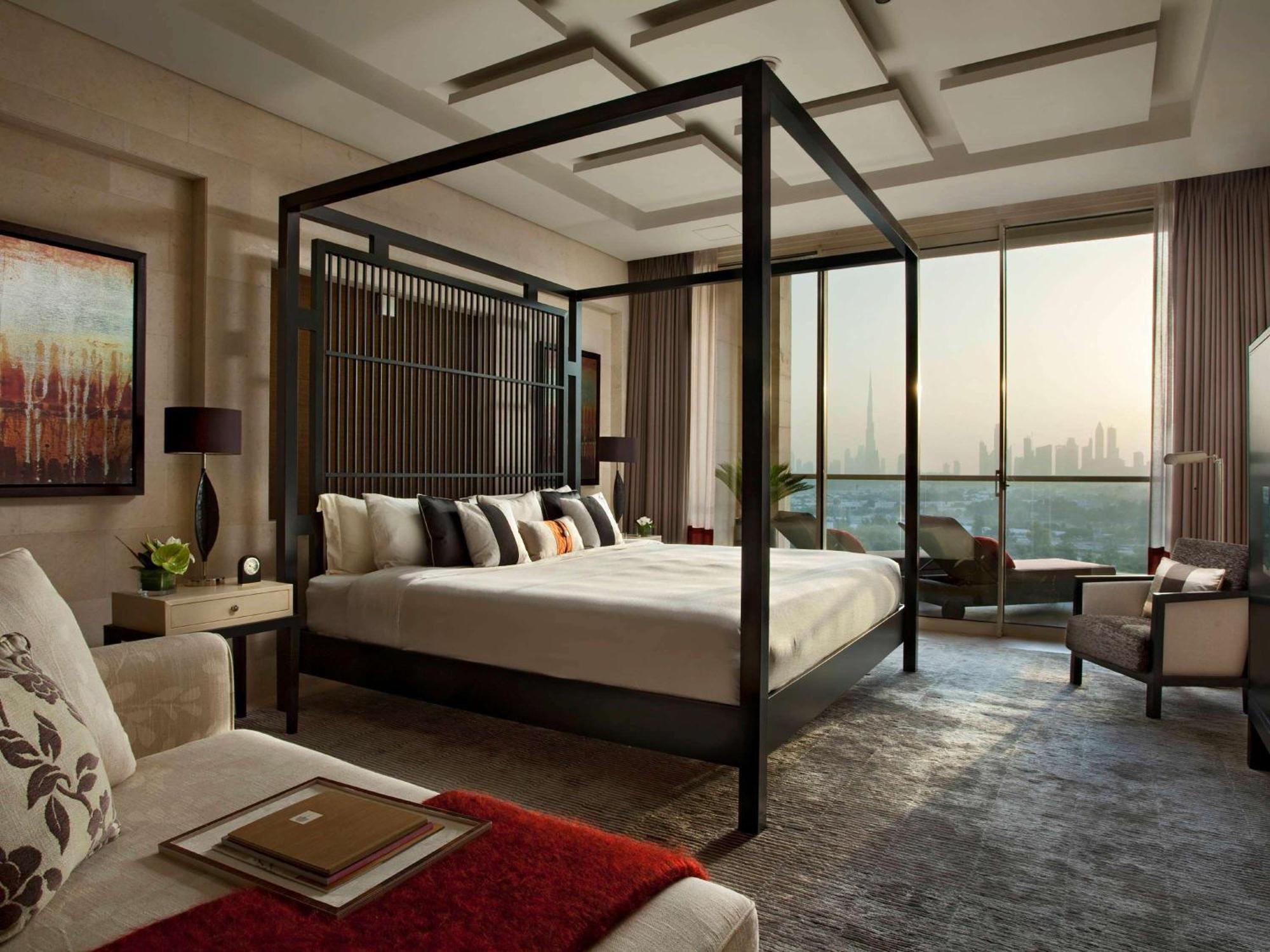 Hotel Raffles Dubai Esterno foto A bedroom at the Ritz-Carlton, DIFC