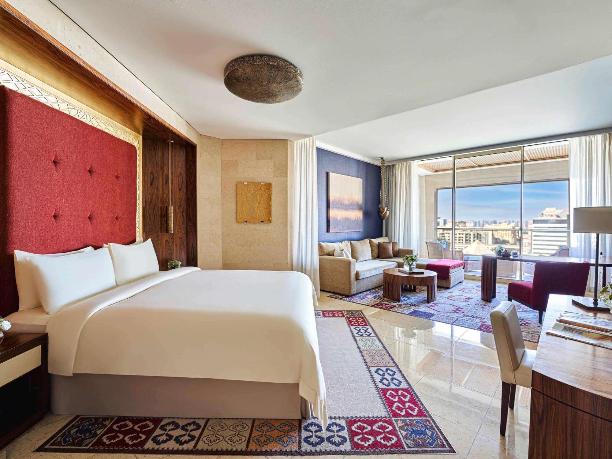 Hotel Raffles Dubai Esterno foto A suite at the Four Seasons Hotel, Amman