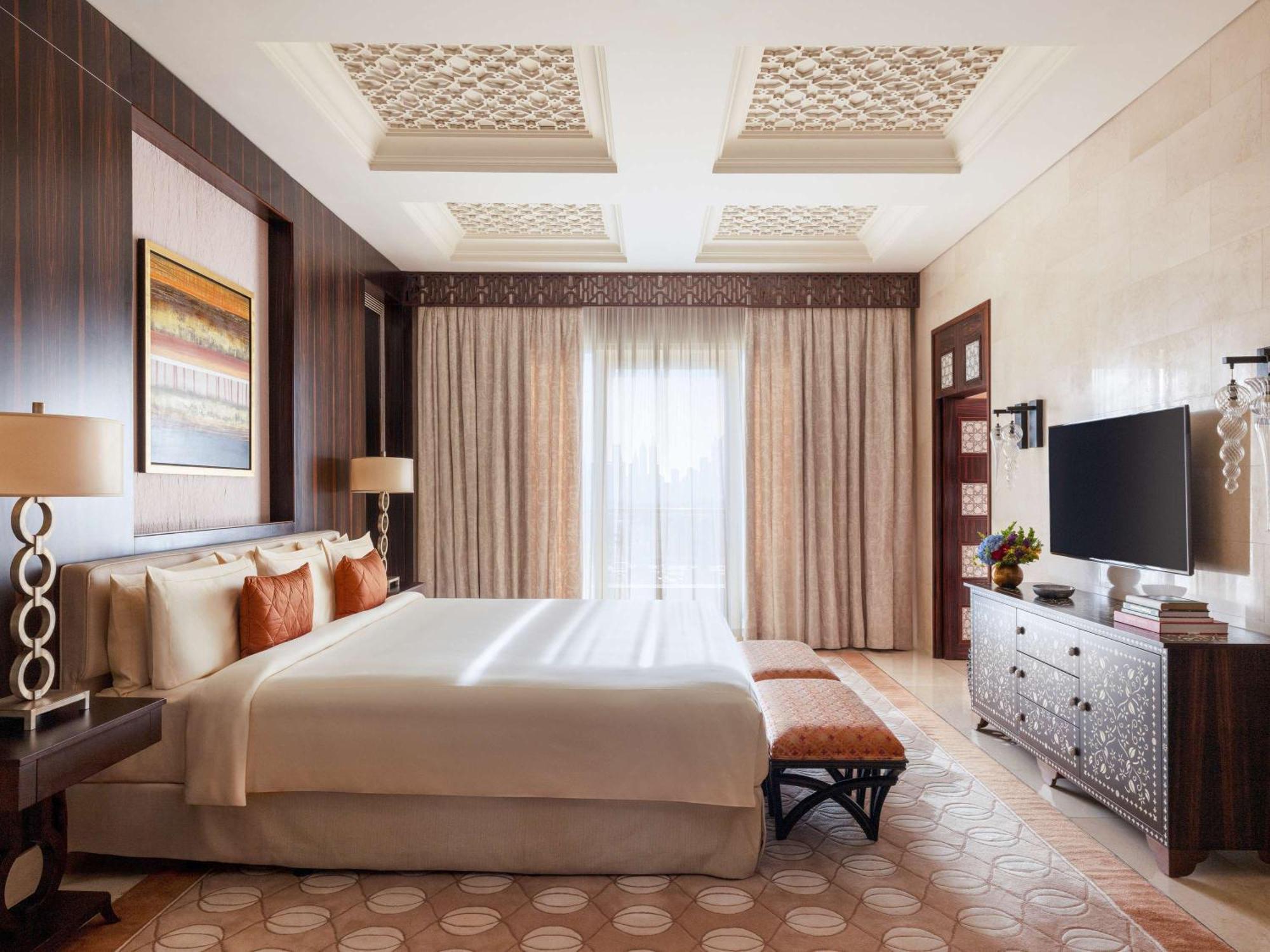 Hotel Raffles Dubai Esterno foto A bedroom at the Jumeirah Emirates Towers Hotel