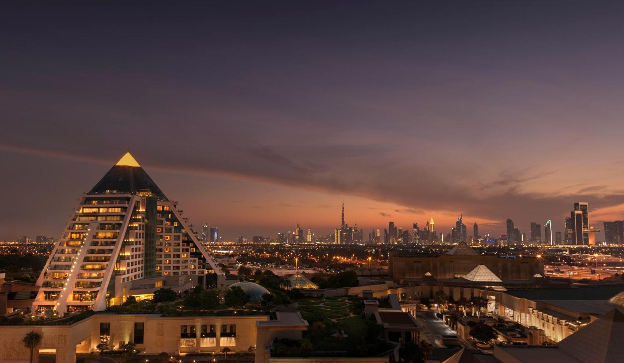Hotel Raffles Dubai Esterno foto View of the city from the Grand Hyatt Hotel