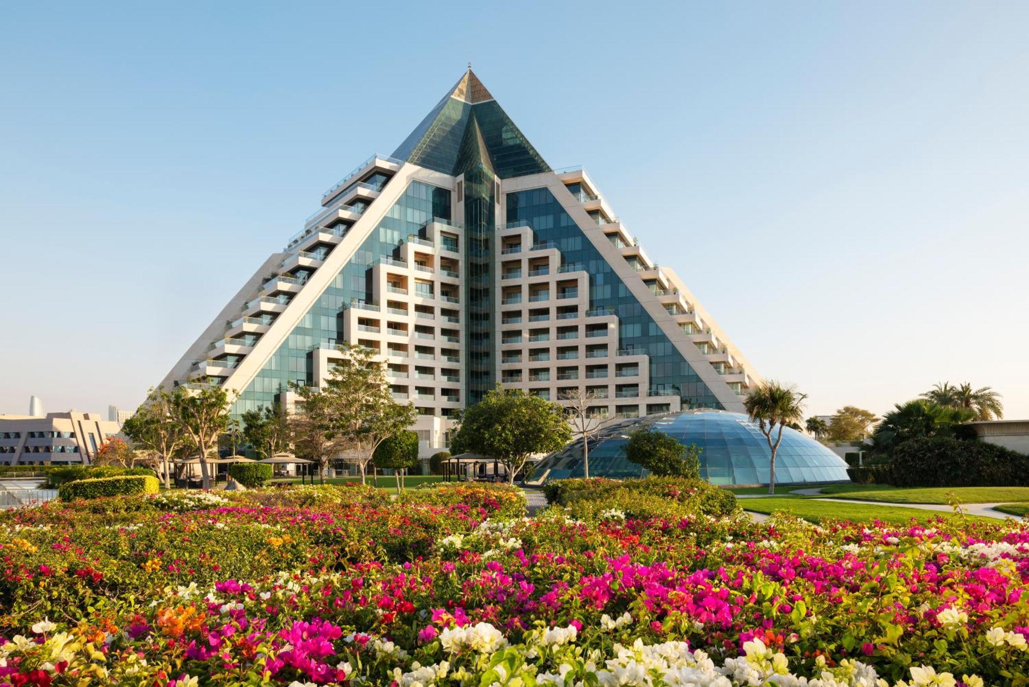 Hotel Raffles Dubai Esterno foto The pyramid hotel