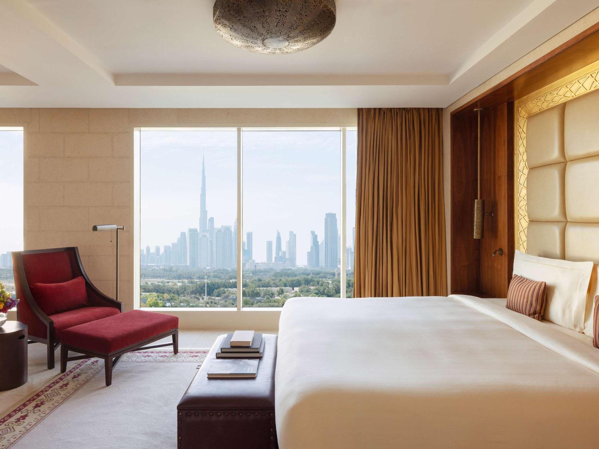Hotel Raffles Dubai Esterno foto A bedroom at the Jumeirah Emirates Towers Hotel