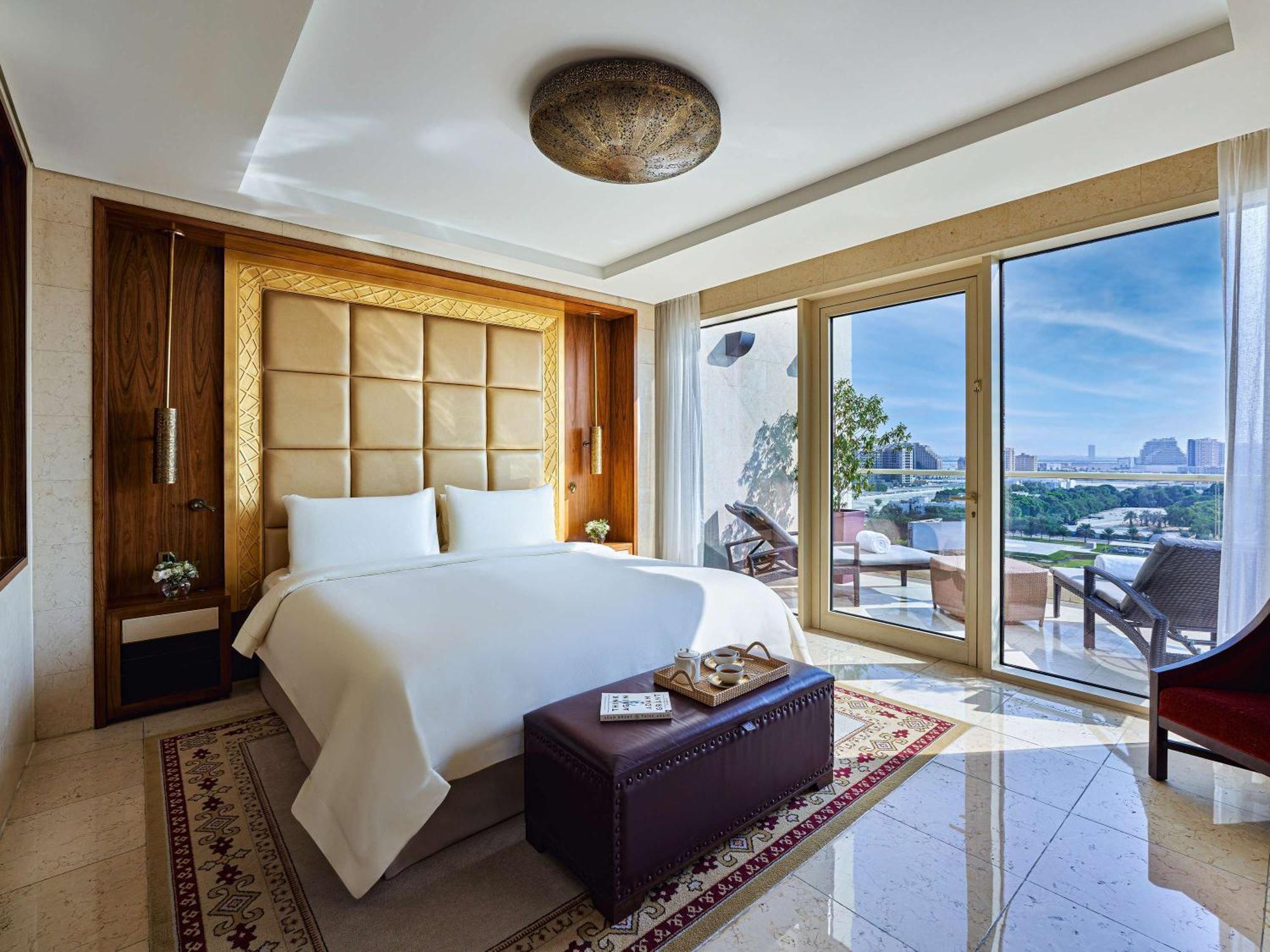 Hotel Raffles Dubai Esterno foto A bedroom at the Four Seasons Hotel, Cairo